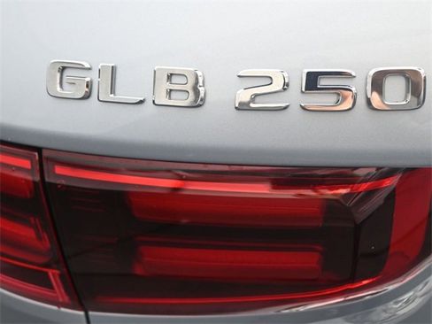 New 2024 Mercedes-Benz GLB 250 image 12
