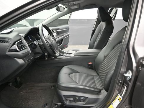 Used 2023 Toyota Camry SE image 13