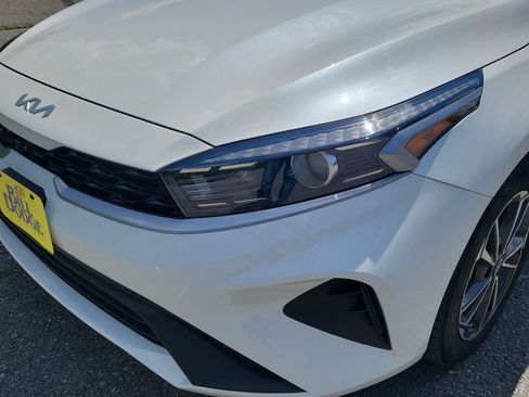 Used 2023 Kia Forte LXS w/ LXS Technology Package FWD image 9