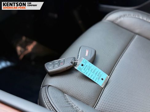 Used 2025 GMC Yukon Denali w/ Advanced Technology Package AWD/4WD image 47