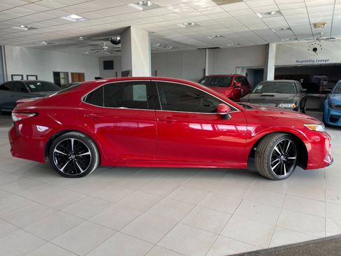 Used 2019 Toyota Camry XSE image 8