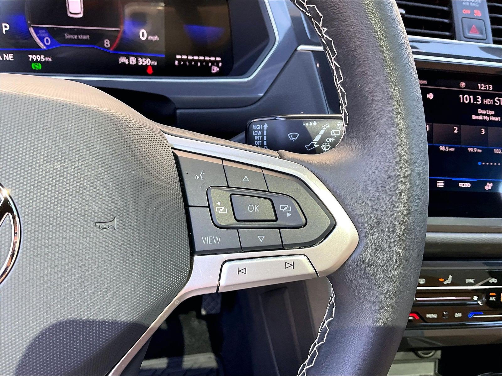 Certified 2024 Volkswagen Tiguan SE w/ Panoramic Sunroof Package AWD/4WD image 19