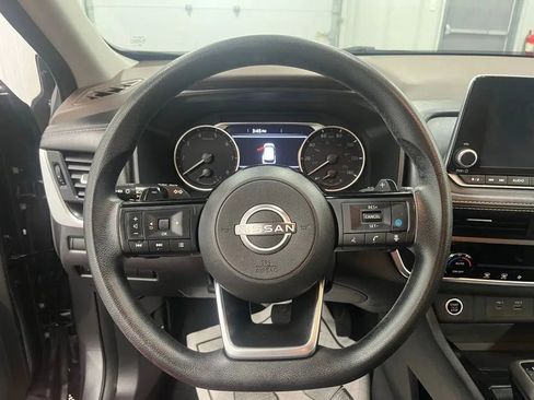 Used 2023 Nissan Rogue SV image 11