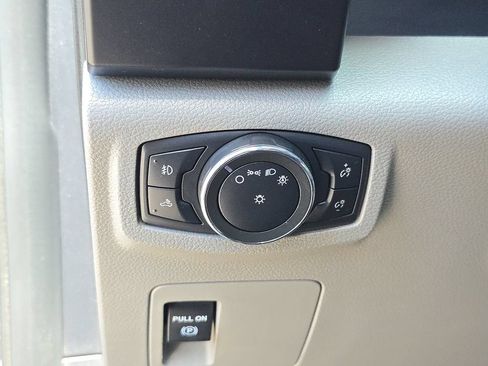 Used 2017 Ford F150 XL w/ Equipment Group 101A Mid RWD image 31