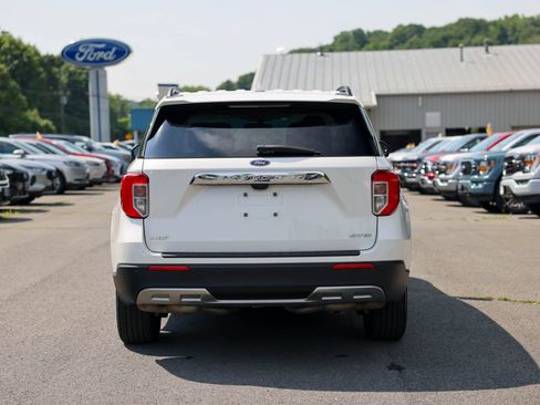 Used 2023 Ford Explorer XLT AWD/4WD image 6