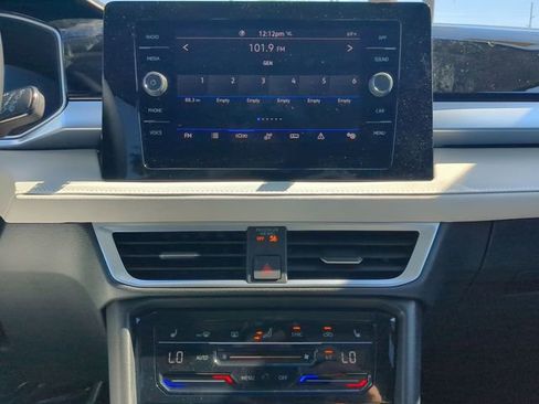 New 2026 Volkswagen Taos SE image 21