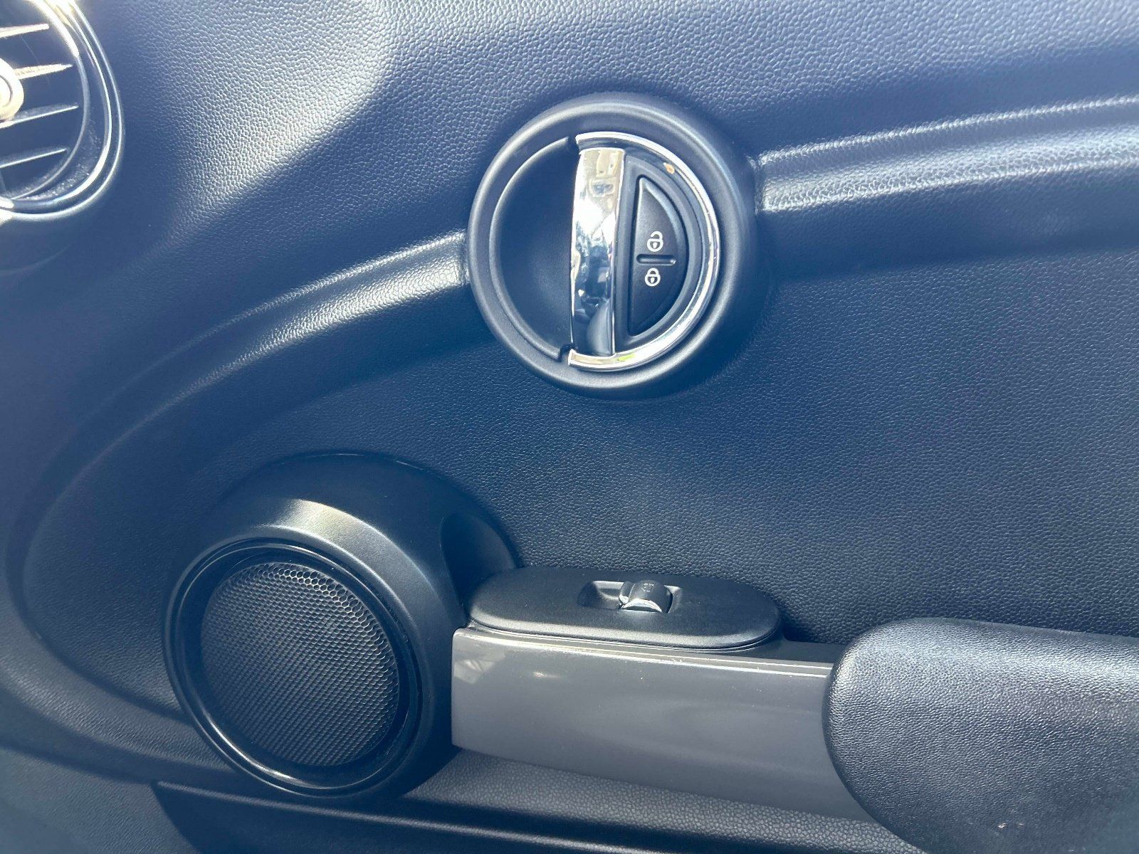 Used 2017 MINI Cooper 2-Door Hardtop FWD image 28