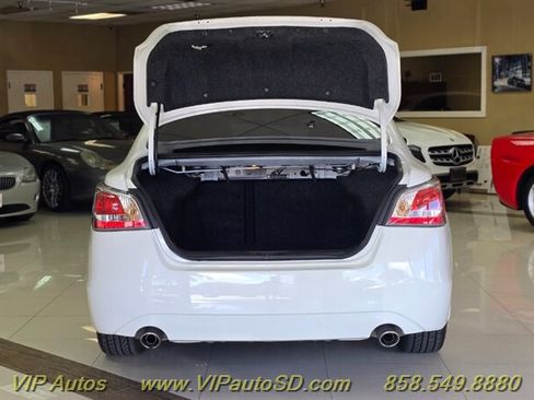Used 2015 Nissan Altima 2.5 SV w/ Convenience Package FWD image 9