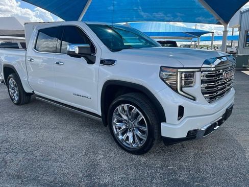 Used 2023 GMC Sierra 1500 Denali w/ Denali Reserve Package AWD/4WD image 3