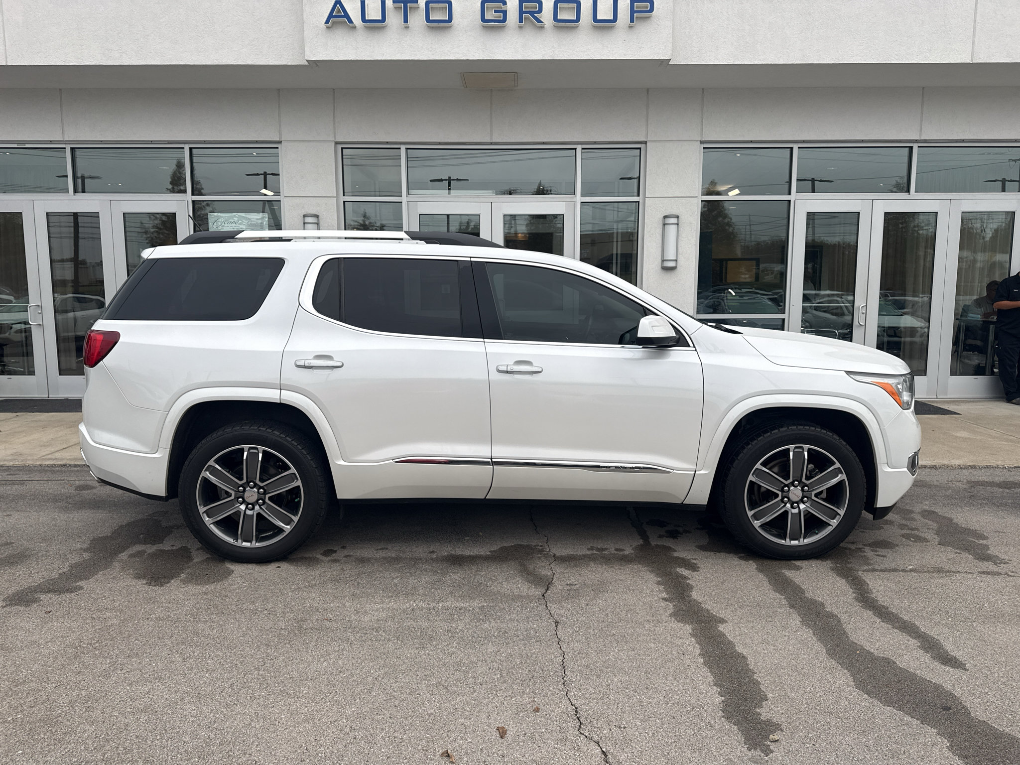 Used 2017 GMC Acadia Denali w/ Technology Package FWD image 2