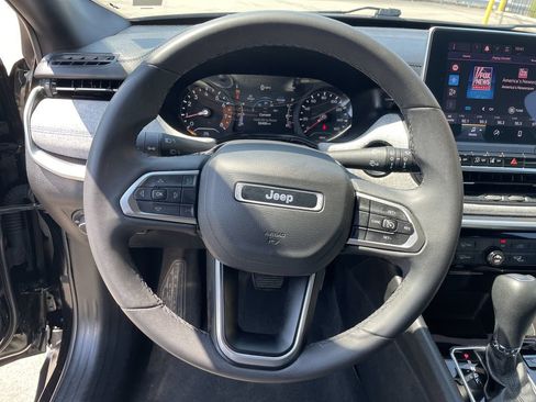 Used 2024 Jeep Compass Latitude AWD/4WD image 16