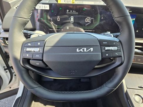 New 2026 Kia Sportage LX FWD image 17