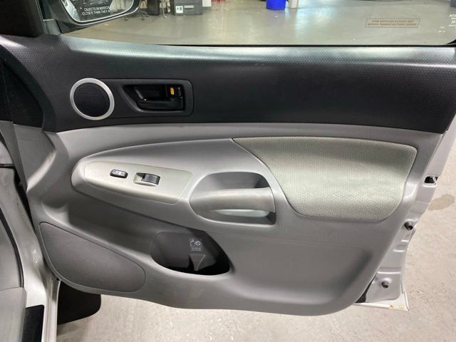 Used 2010 Toyota Tacoma 4x4 Access Cab V6 image 18