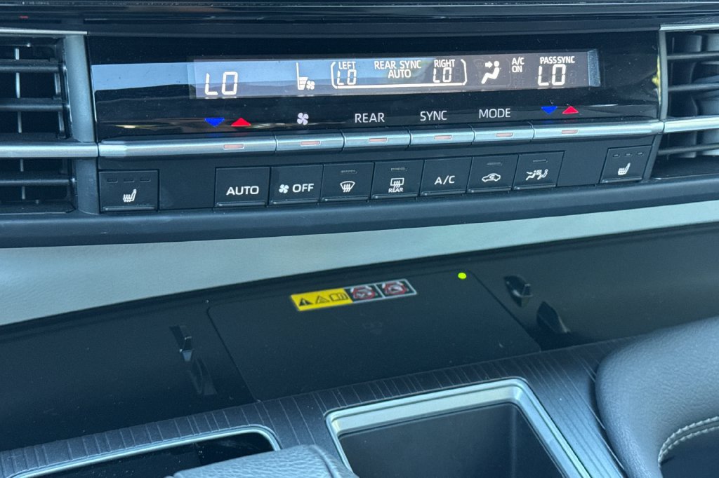 Certified 2025 Toyota Sienna XLE FWD image 20