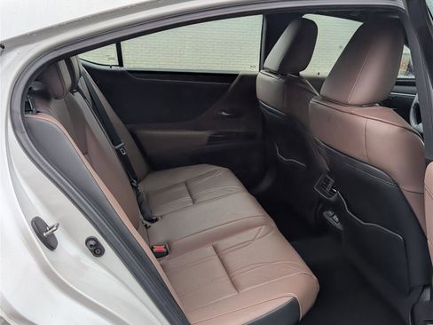 Used 2025 Lexus ES 300h w/ Technology Package image 12