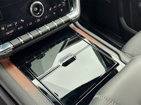 Used 2025 GMC Yukon Denali image 28