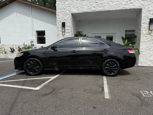 Used 2011 Toyota Camry LE FWD image 2