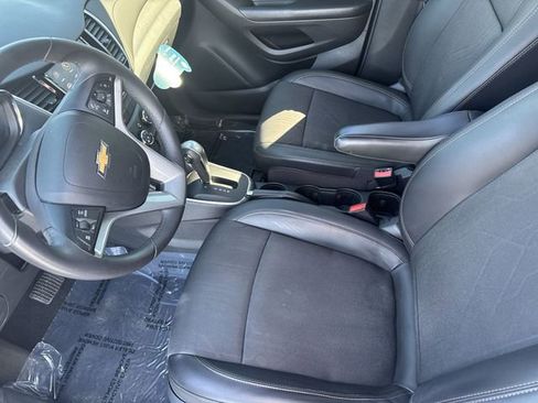 Certified 2022 Chevrolet Trax LT w/ LT Convenience Package image 19