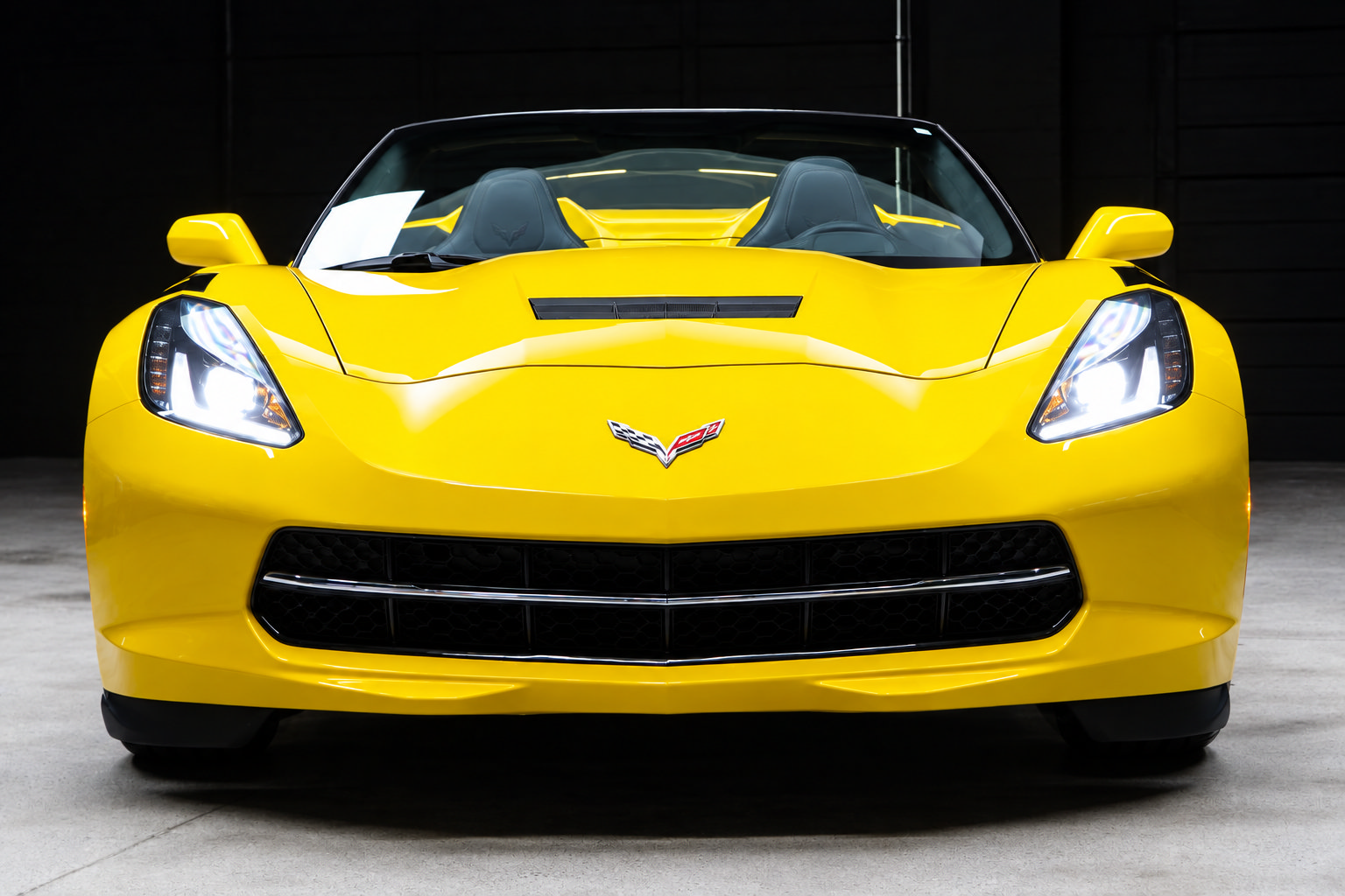 Used 2015 Chevrolet Corvette Stingray Convertible w/ 3LT Preferred Equipment Group RWD image 2