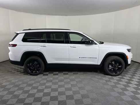 New 2025 Jeep Grand Cherokee L Limited w/ Black Appearance Package image 7