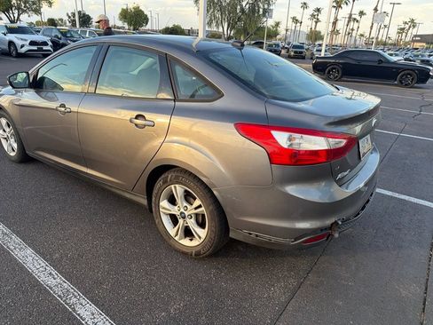 Used 2014 Ford Focus SE FWD image 4