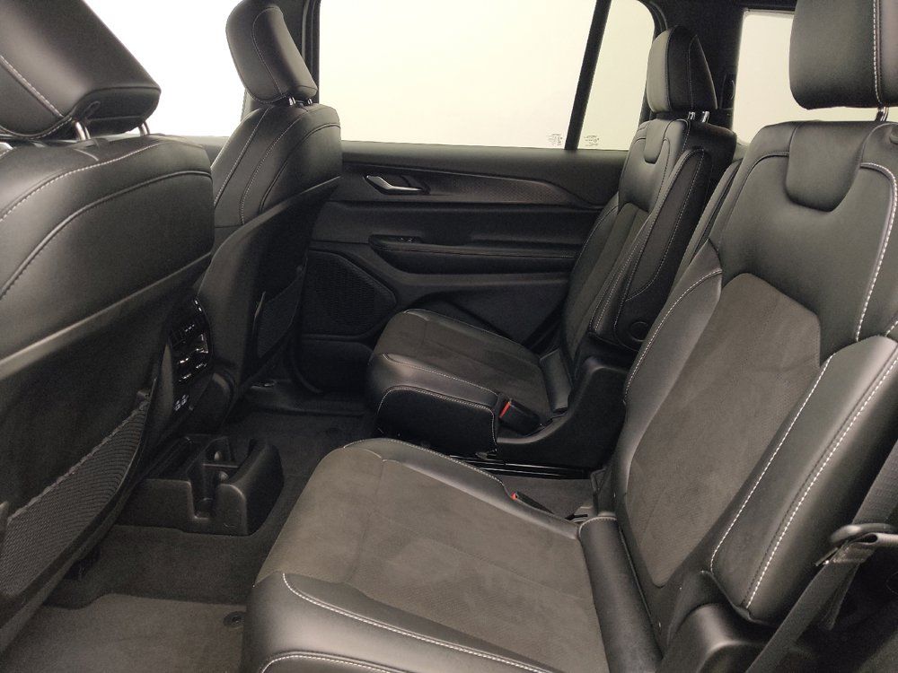 Used 2023 Jeep Grand Cherokee L Laredo AWD/4WD image 18