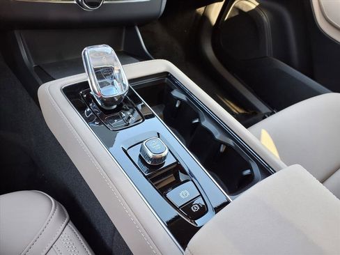 New 2026 Volvo XC90 B5 Core w/ Protection Package Premier image 14