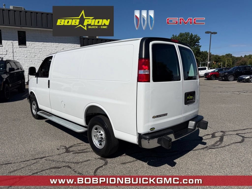 Used 2025 Chevrolet Express 2500 w/ Driver Convenience Package RWD image 3