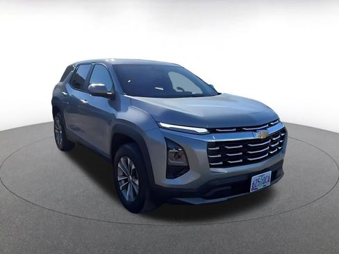 Used 2025 Chevrolet Equinox LT image 3