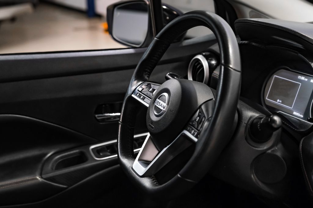 Used 2020 Nissan Versa SR FWD image 13