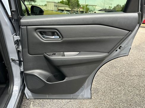Used 2024 Nissan Rogue SL FWD image 14