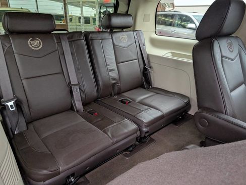 Used 2014 Cadillac Escalade Platinum image 16