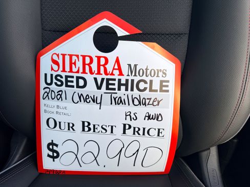 Used 2021 Chevrolet TrailBlazer RS w/ Sun and Liftgate Package AWD/4WD image 9