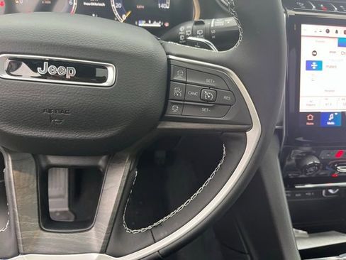 New 2025 Jeep Grand Cherokee L Limited w/ Black Appearance Package image 17