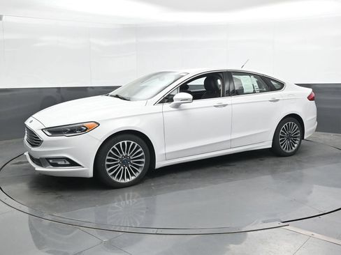 Used 2017 Ford Fusion SE w/ Fusion SE Technology Package FWD image 9