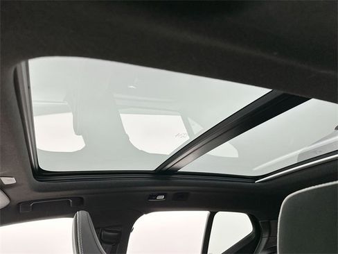 Certified 2025 Volvo XC40 B5 Plus image 22
