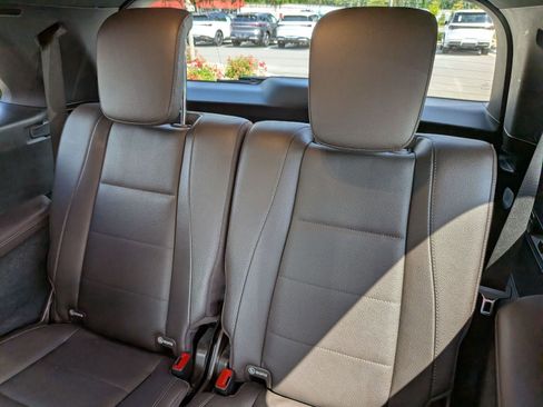 Used 2021 Mercedes-Benz GLS 450 4MATIC image 32