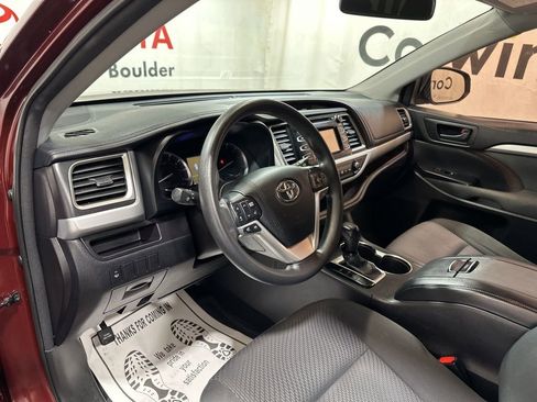 Used 2016 Toyota Highlander LE image 25
