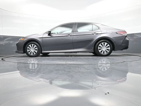 Certified 2019 Toyota Camry LE image 33