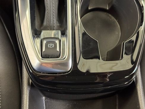 Used 2025 Chevrolet Trax LT w/ LT Convenience Package FWD image 39