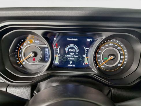 Used 2025 Jeep Wrangler Unlimited Rubicon AWD/4WD image 18