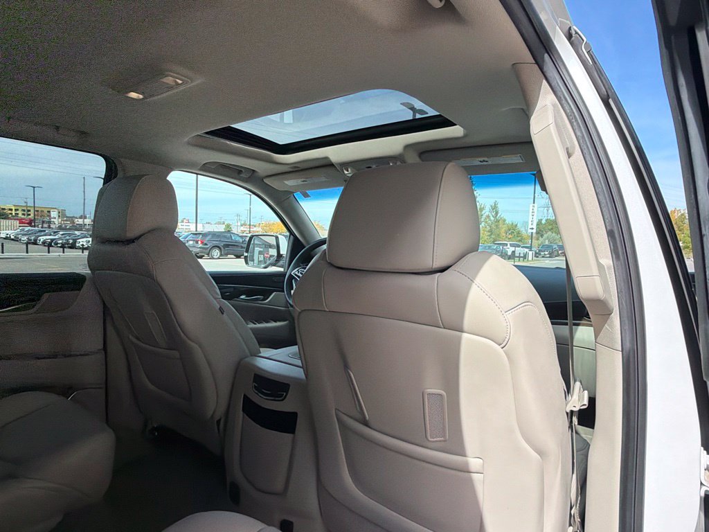 Used 2018 Cadillac Escalade Luxury AWD/4WD image 8