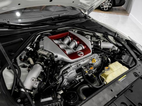 Used 2021 Nissan GT-R Premium image 43