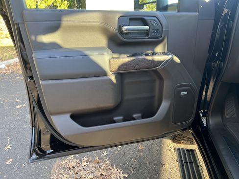 Used 2023 GMC Sierra 2500 Denali w/ Denali Ultimate Package image 14