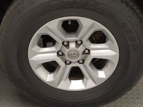 Used 2020 Toyota 4Runner SR5 Premium w/ Moonroof Package image 31