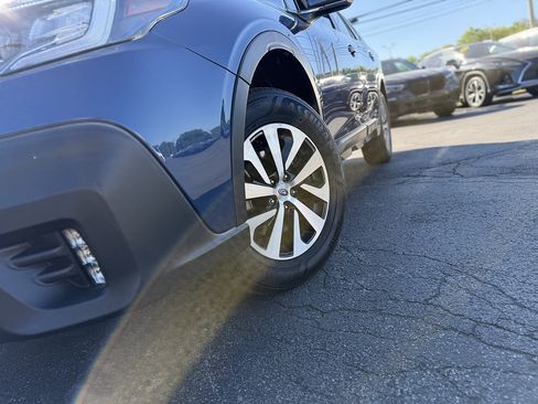 Used 2020 Subaru Outback Premium AWD/4WD image 2