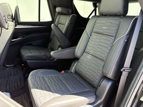 Certified 2025 Cadillac Escalade Premium Luxury Platinum AWD/4WD image 13