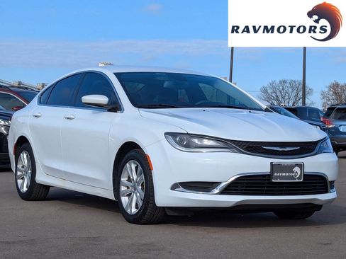 Used 2015 Chrysler 200 Limited image 2