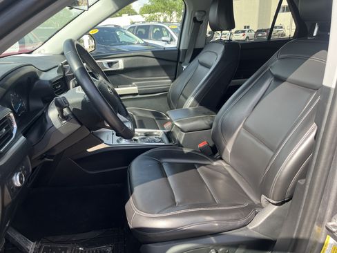 Used 2021 Ford Explorer XLT w/ Equipment Group 202A AWD/4WD image 20