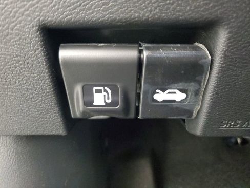 Used 2025 Nissan Versa SV w/ Trunk Package FWD image 25